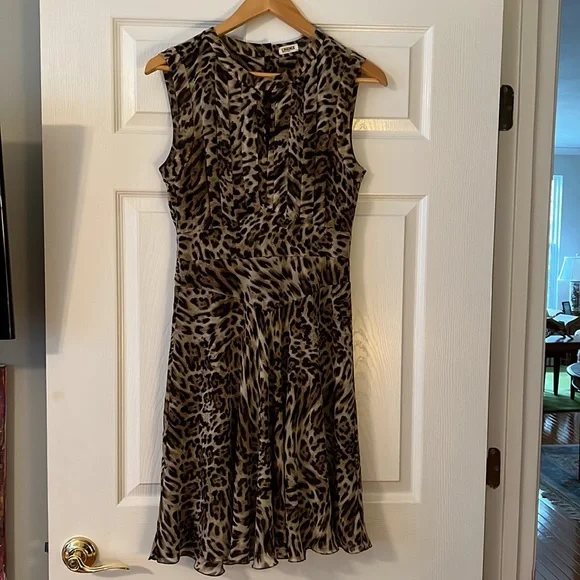 L’ AGENCE Animal print midi Dress 👗 with lining. - Picture 3 of 13